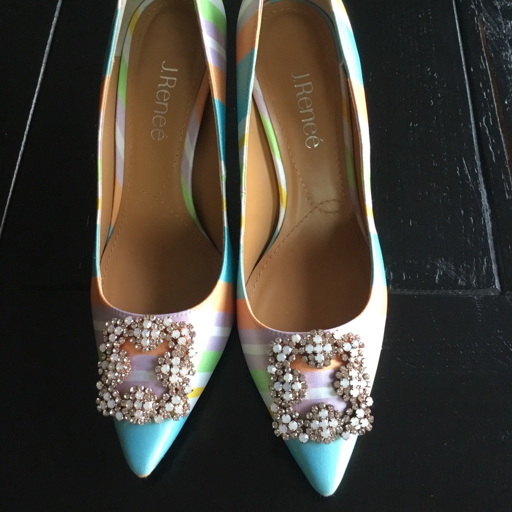 Satin pumps